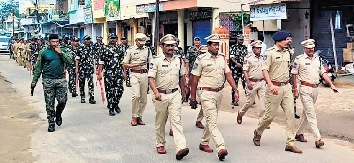 Telangana: जैनूर में शांति बहाल करने के लिए पुलिस लगातार काम कर रही