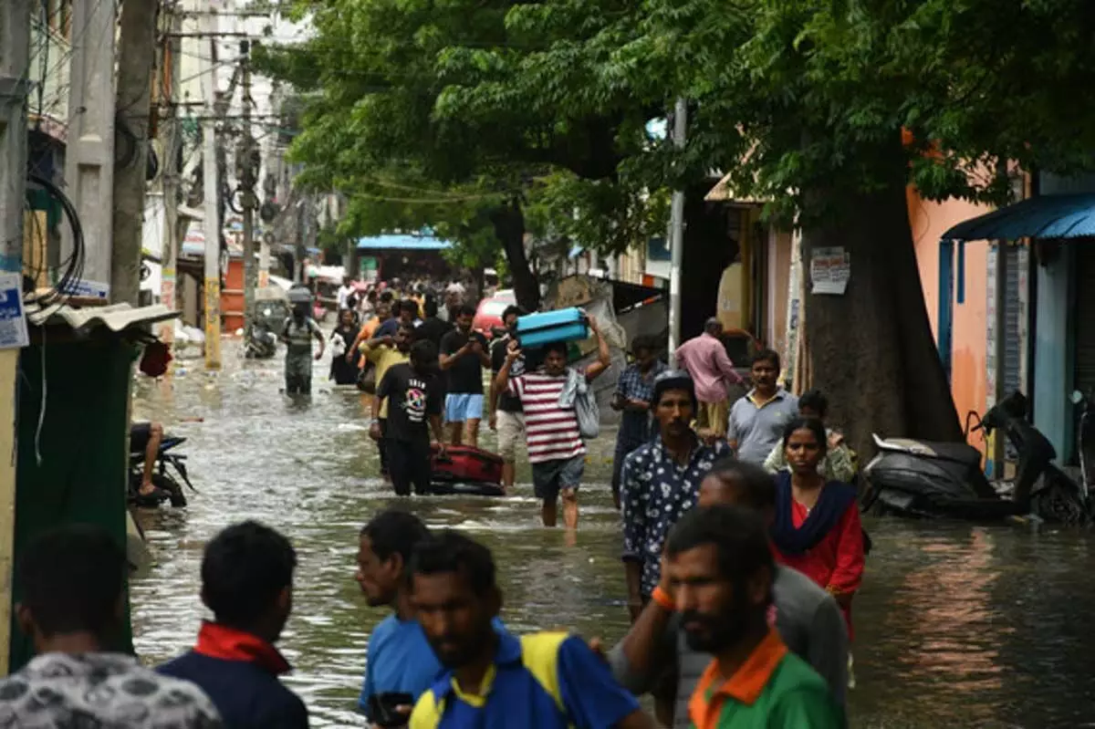 Andhra : नागरिक आपूर्ति विभाग विजयवाड़ा में बाढ़ पीड़ितों को आवश्यक वस्तुएं उपलब्ध कराएगा