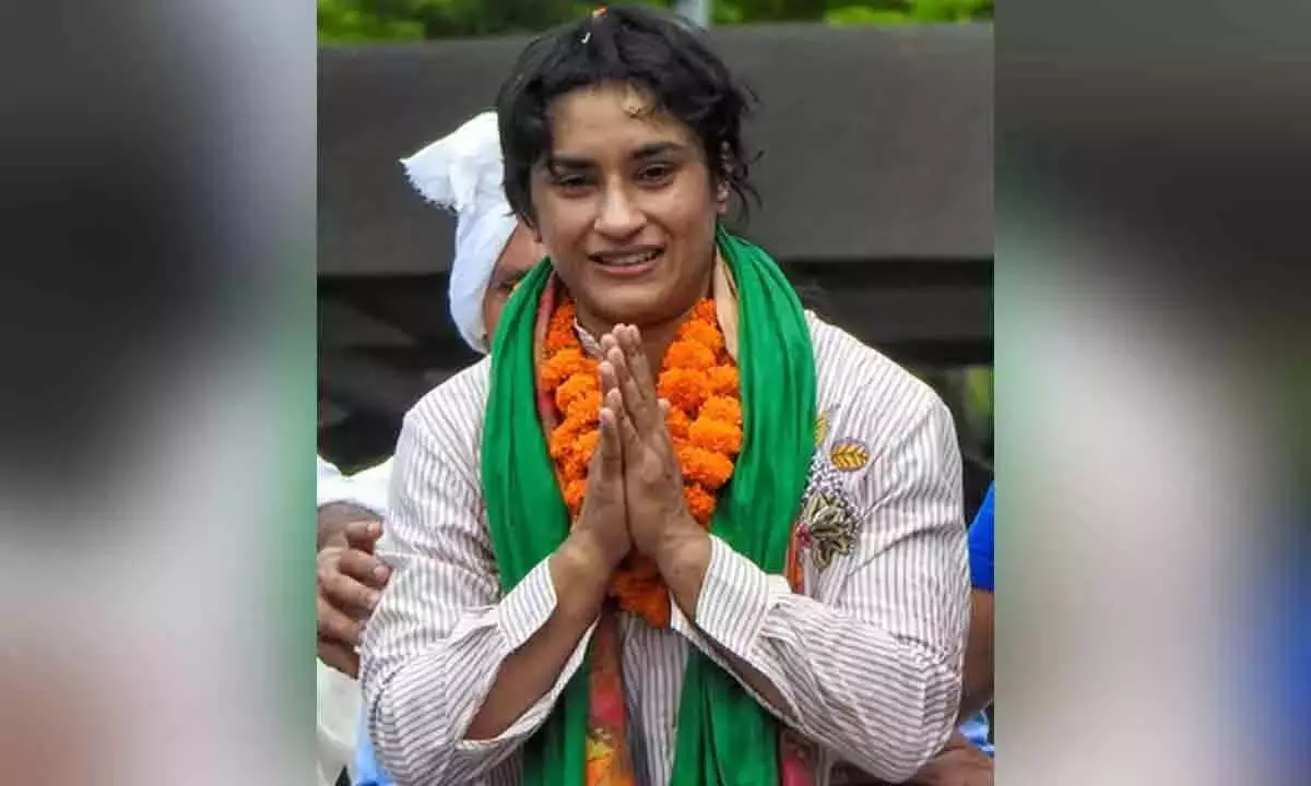 Vinesh Phogat  ने रेलवे के पद सेदिया दिया इस्तीफा