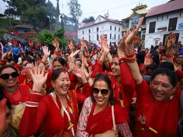 Nepal: हिंदू महिलाओं ने तीज मनाई, पशुपतिनाथ मंदिर में पूजा-अर्चना की