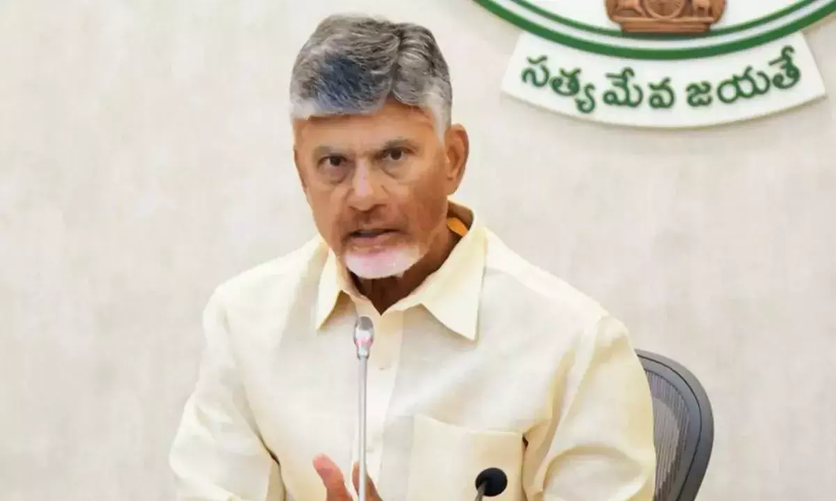 Chandrababu ने बाढ़ राहत प्रयासों पर अधिकारियों के साथ टेलीकांफ्रेंस की