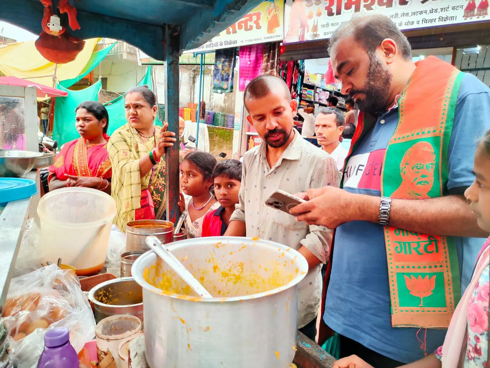 फल सब्जी और गुपचुप वाले शामिल हुए भाजपा में, गफ्फू मेमन ने दिलाई सदस्यता