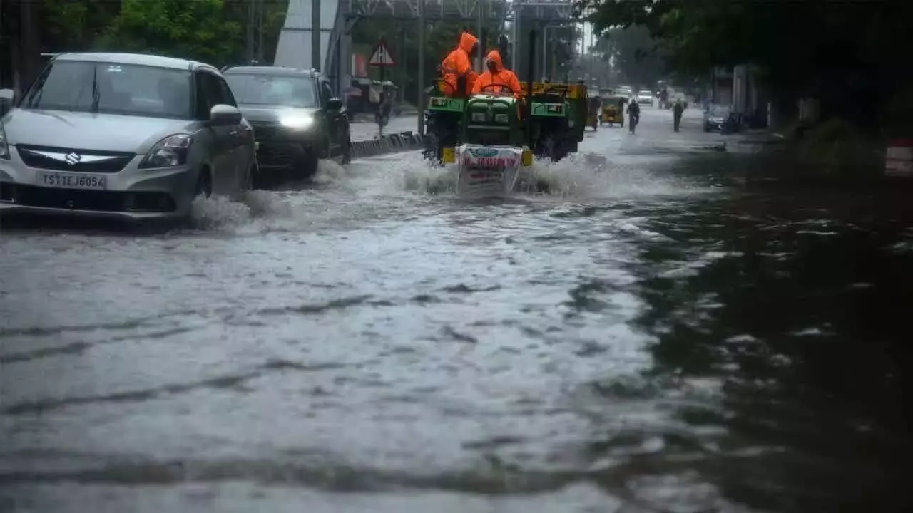 Telangana: बारिश से त्योहारी खरीदारी प्रभावित