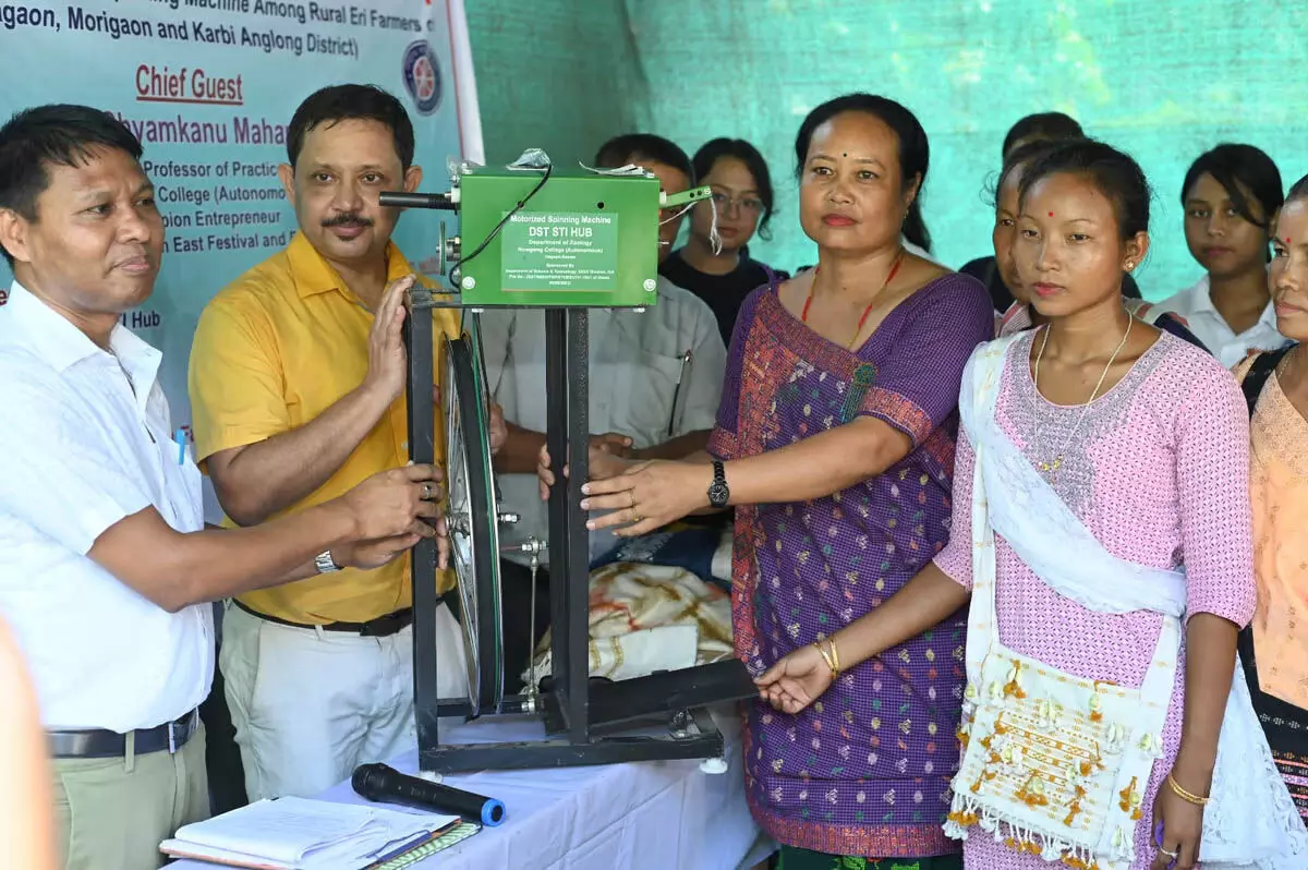 Assam :  मोरीगांव और कार्बी आंगलोंग जिलों में मोटर चालित कताई मशीनें वितरित की गईं