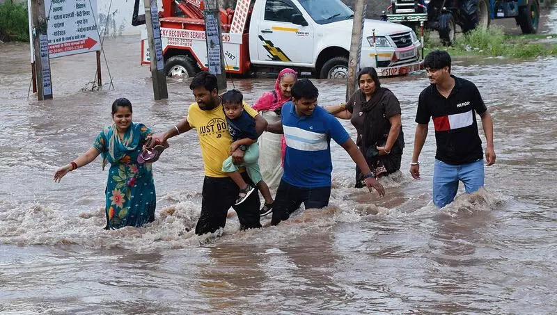 Panchkula में तीन साल का बच्चा मैनहोल में गिरा, मौत