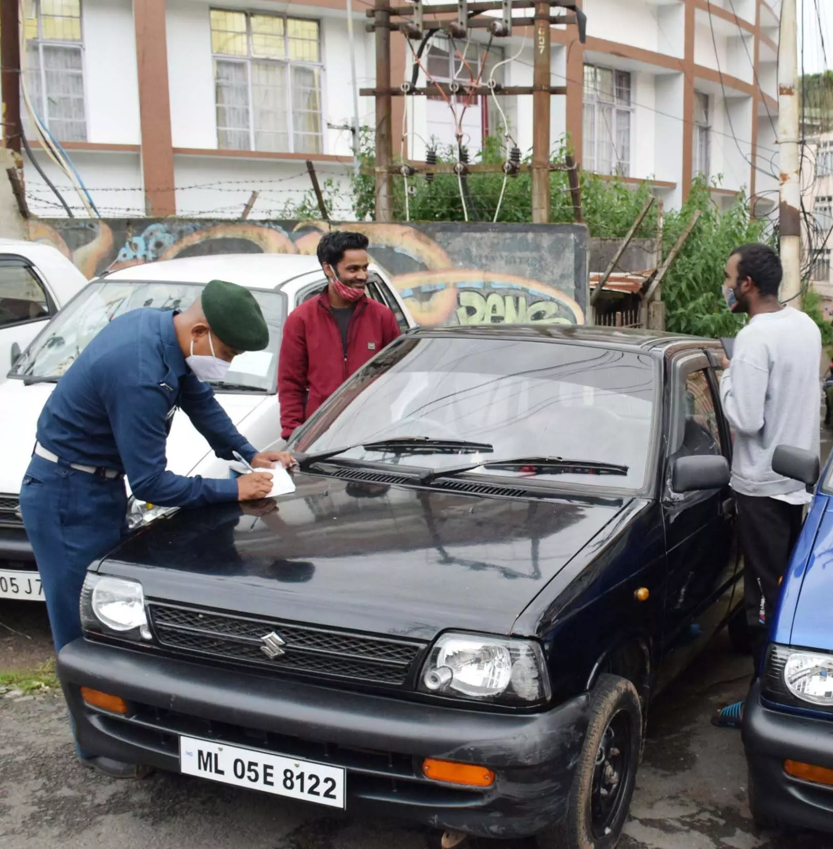 Meghalaya : टिंटेड ग्लास पर कार्रवाई से पुलिस को 13 लाख रुपए का जुर्माना