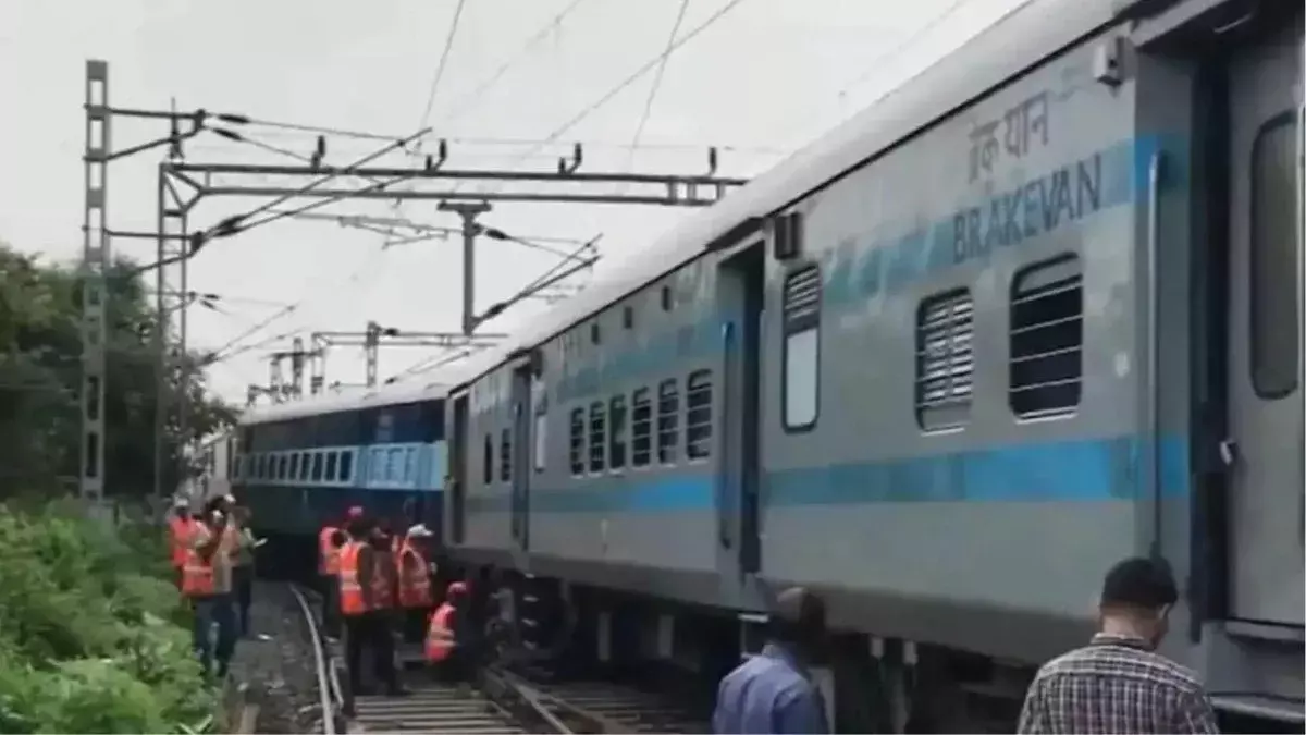 Overnight Express ट्रेन की कम थी रफ्तार, इसलिए बड़ा हादसा होने से बचा