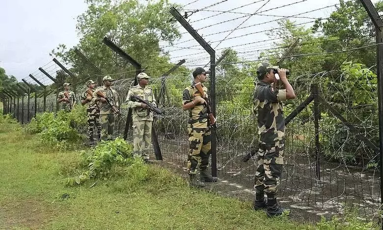 भारत-बांग्लादेश सीमा पर 43 बांग्लादेशी पासपोर्ट जब्त: BSF