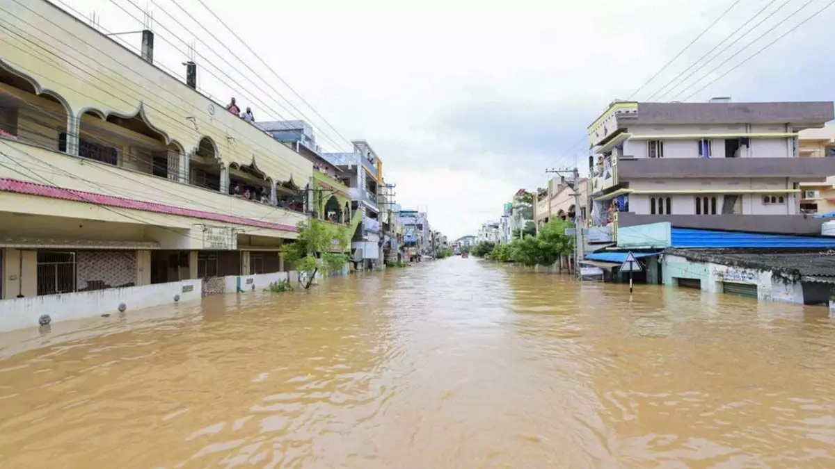 Telangana: तेलंगाना के कई हिस्सों में आई विनाशकारी बाढ़