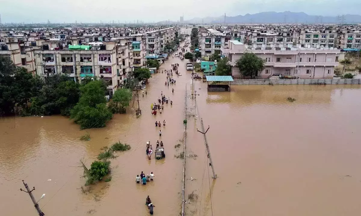 Vijayawada में बाढ़ का पानी कम होना जारी, राहत कार्य तेज