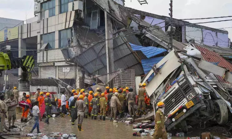 Lucknow इमारत हादसा, 3 और शव बरामद, मृतकों की संख्या 8 हुई