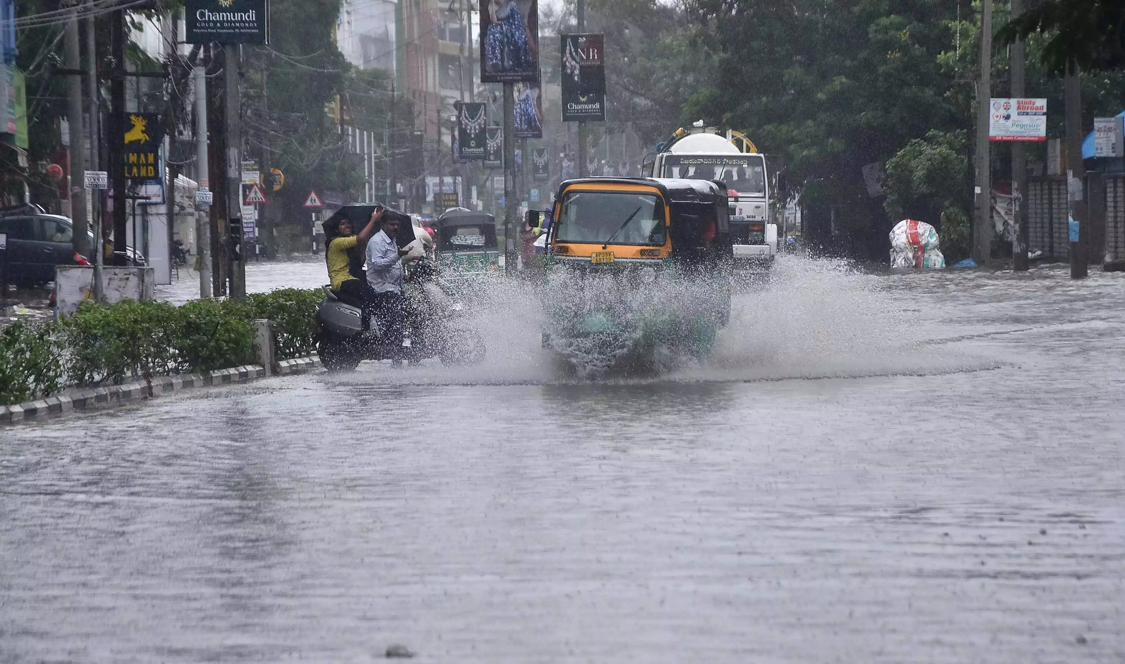 Telangana के कई जिलों में भारी बारिश का अनुमान