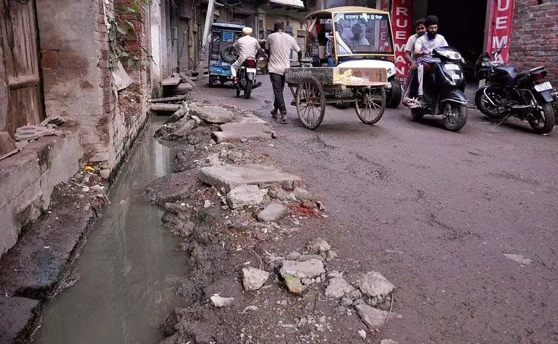 PUNJAB: स्वर्ण मंदिर तक पहुंचने वाली सड़कों की मरम्मत और नवीनीकरण की जरूरत