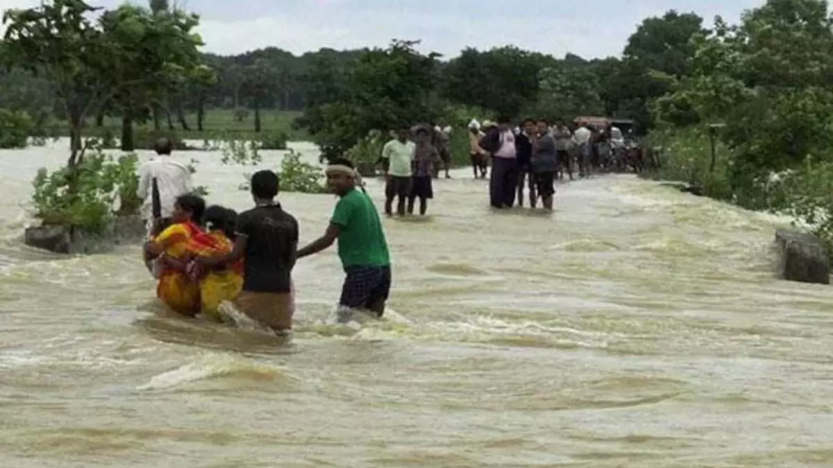 Odisha: भारी बारिश से प्रमुख नदियां उफान पर