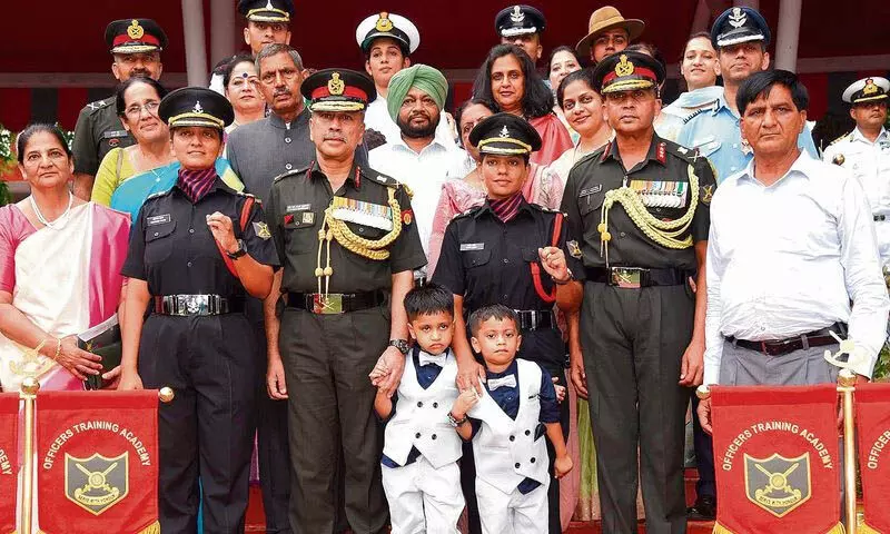 जुड़वा बच्चों के साथ, Chandimandir की शिक्षिका ने त्रासदी को पार करते हुए