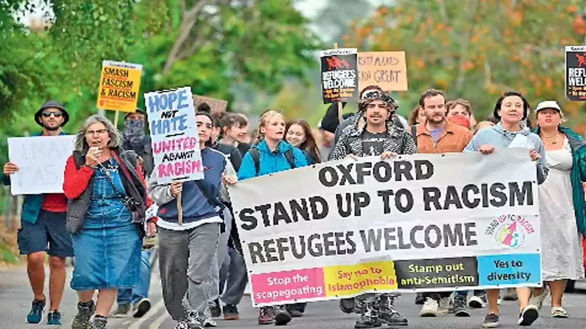 UK को नफरत फैलाने और हिंसा भड़काने के लिए सोशल मीडिया के इस्तेमाल पर लगाम लगानी चाहिए