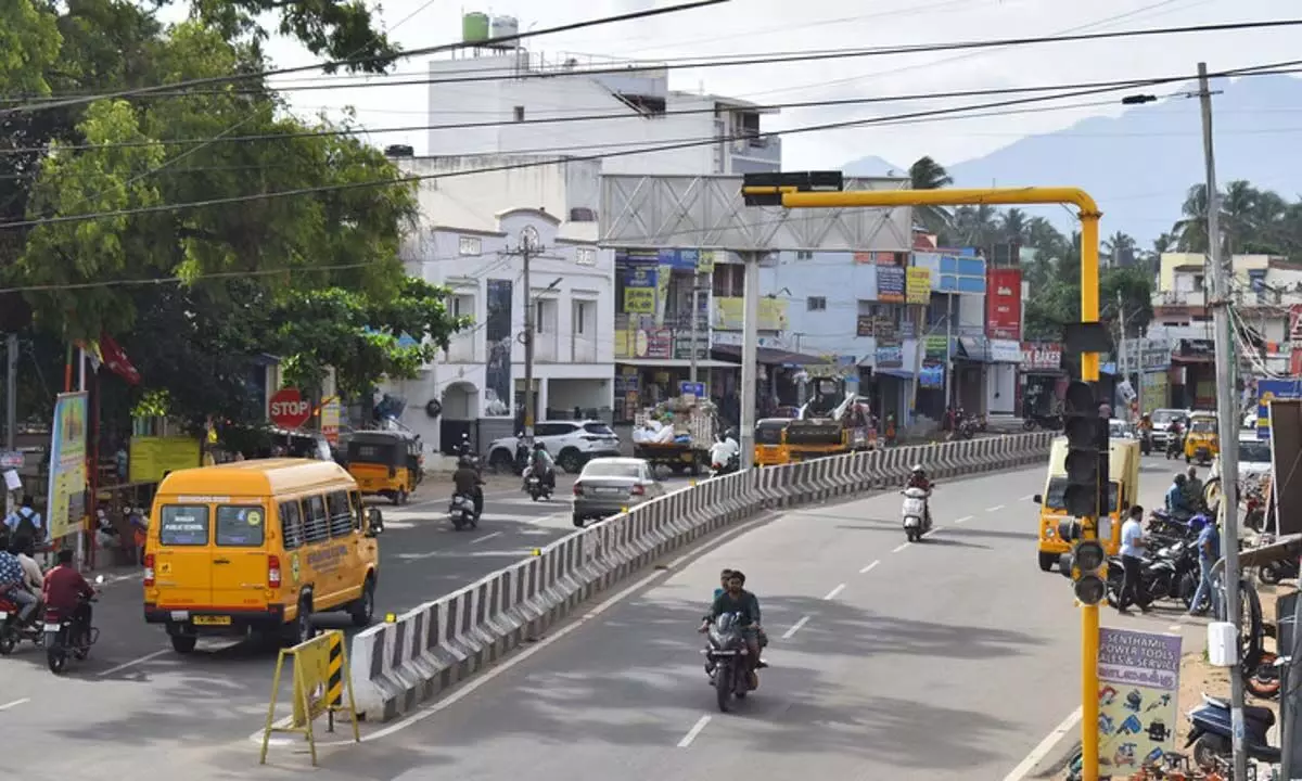 Tamil: मोटर चालकों ने एडयारपलायम जंक्शन पर यू-टर्न प्रणाली की मांग की