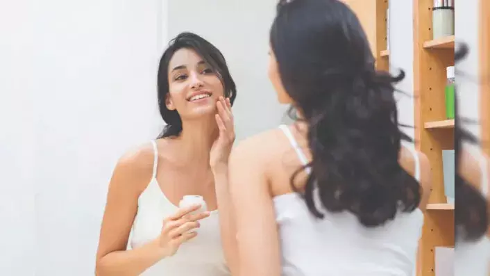 Monsoon Skin Care: मानसून में त्वचा का रखें खास ख्याल