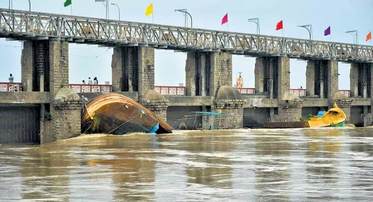 Andhra : प्रकाशम बैराज गेट को नुकसान पहुंचाने के आरोप में दो लोगों को गिरफ्तार किया गया, वाईएसआरसी ने गड़बड़ी का आरोप लगाया