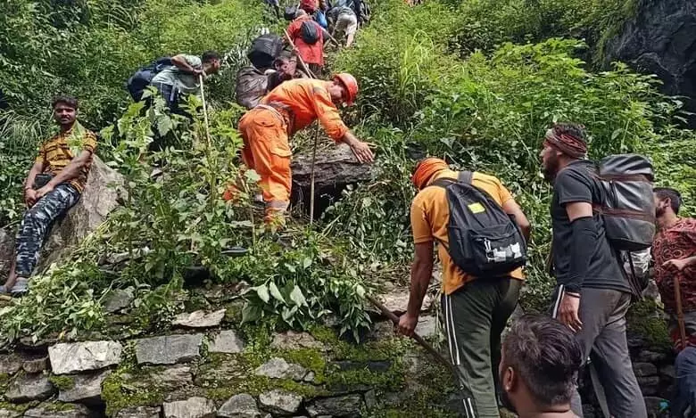 Landslide on Kedarnath route: मृतकों की संख्या पांच हुई