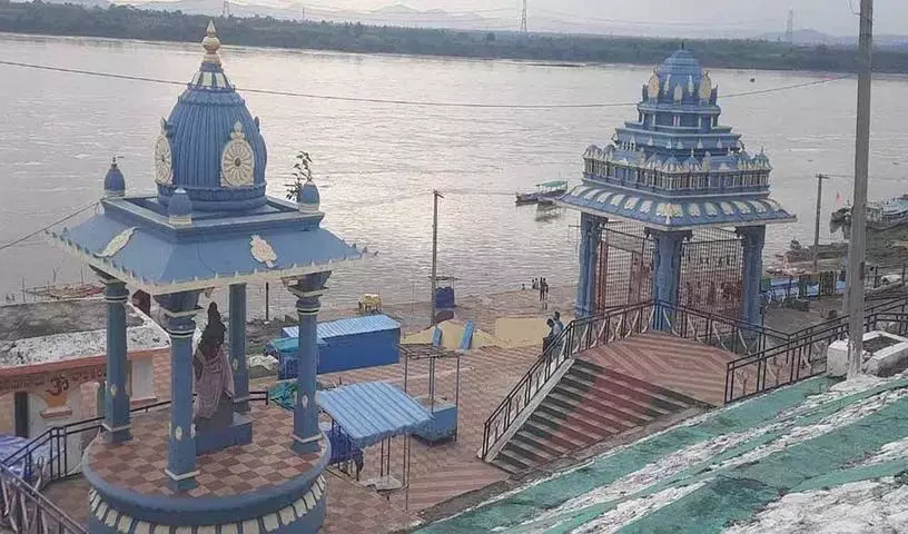 Godavari भद्राचलम में पहले चेतावनी स्तर को पार कर गई