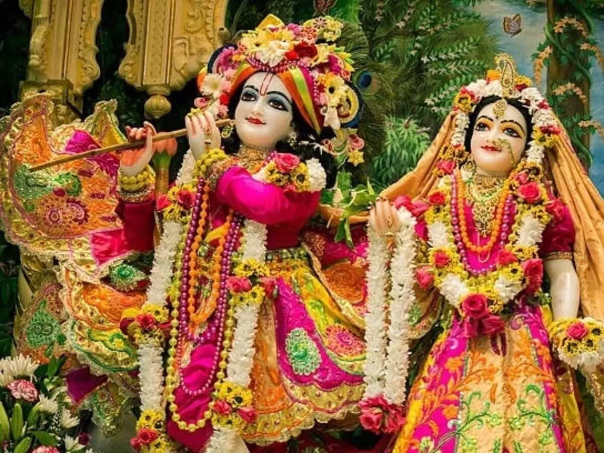 Radha Ashtami पर इन वस्तुओं का दान करे