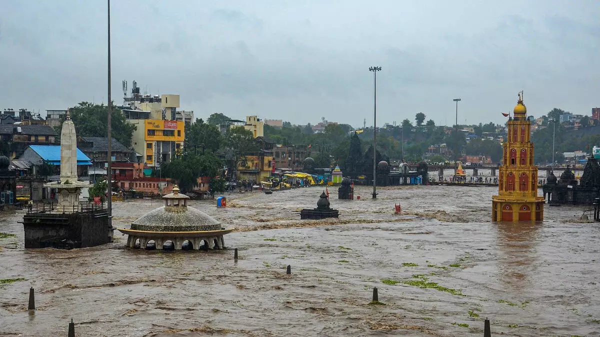 Odisha: भारी बारिश के कारण सड़कें बह गईं, बिजली आपूर्ति बाधित