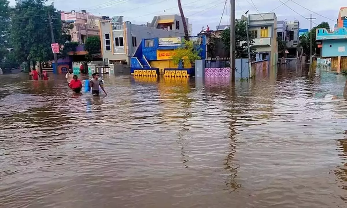 Andhra Pradesh: उत्तरी तटीय आंध्र प्रदेश में भारी बारिश का कहर