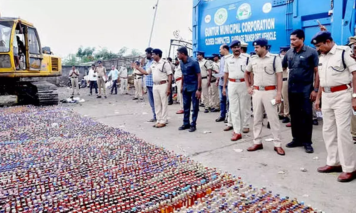 Andhra Pradesh: अवैध शराब नष्ट की गई