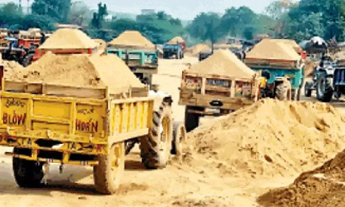 Sand ट्रक मालिकों को अपने वाहनों का पंजीकरण कराने को कहा गया