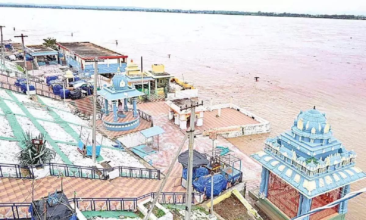 Godavari water levels rise:दूसरी चेतावनी जारी