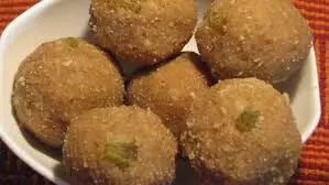 churma laddu: चूरमा लड़्डू बनाने की बिल्कुल आसान