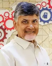 Naidu ने इलेक्ट्रॉनिक कंपनियों से बाढ़ प्रभावित ग्राहकों की मदद करने का आग्रह किया