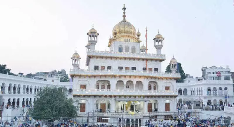 Punjab के पूर्व मंत्री सिकंदर सिंह मलूका, सरवन सिंह फिल्लौर अकाल तख्त पर पेश हुए