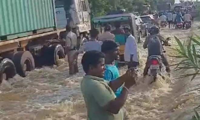 Yeleru Dam Swells: 8 जगहों पर दरारें, 25 गांव पानी में घिरे