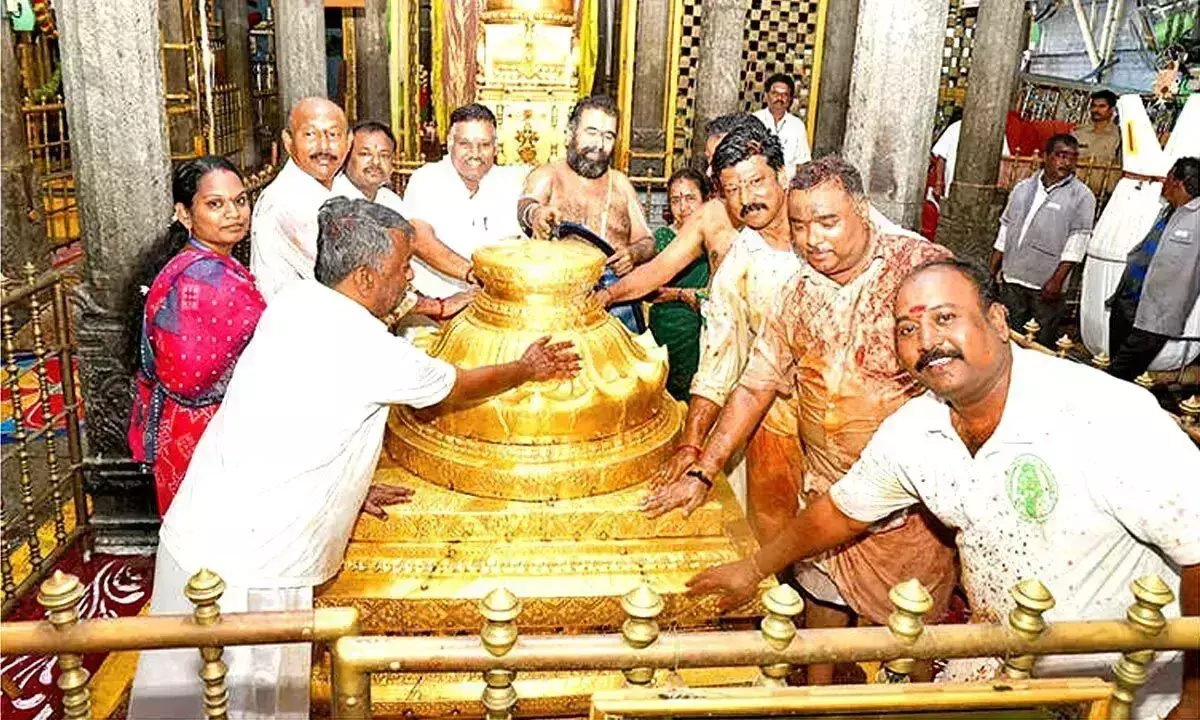 Tiruchanur मंदिर में कोइल अलवर तिरुमंजन का आयोजन