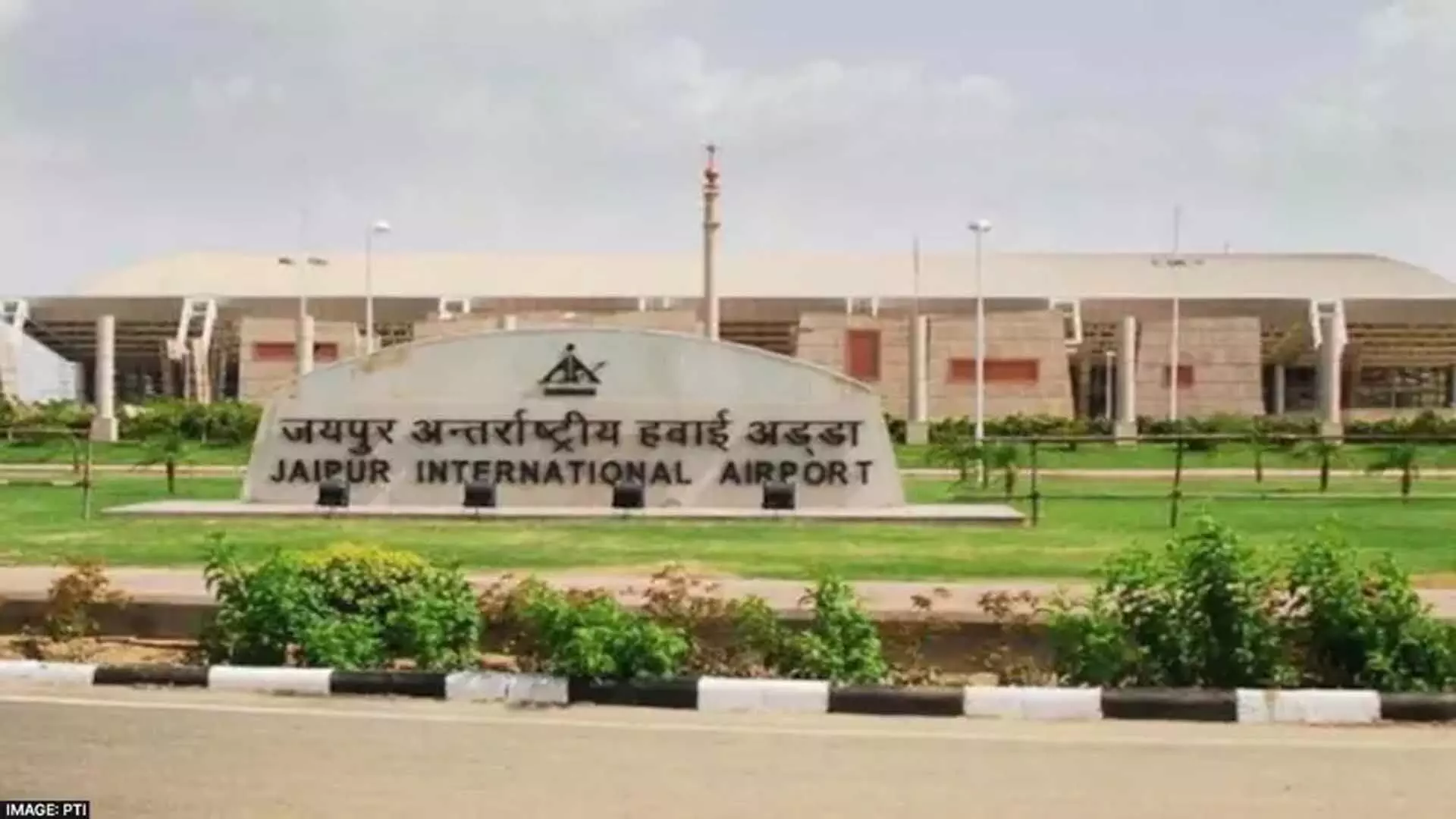 Jaipur अंतर्राष्ट्रीय Airport पर हृदय गति रुकने पर यात्रियों की सहायता के लिए 5 मशीनें लगाई गईं