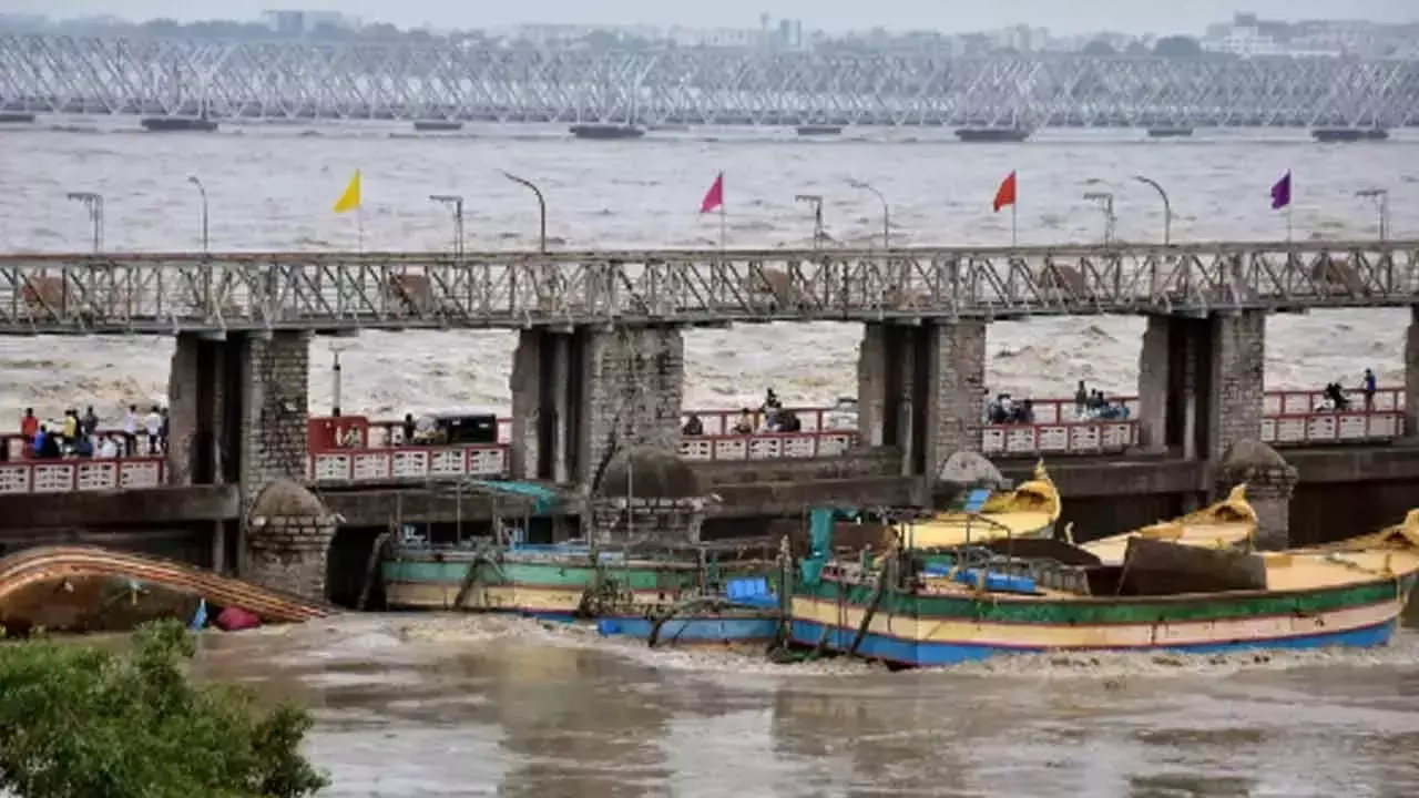 फंसी नावों को निकालने के लिए Balloons का इस्तेमाल किया जाएगा