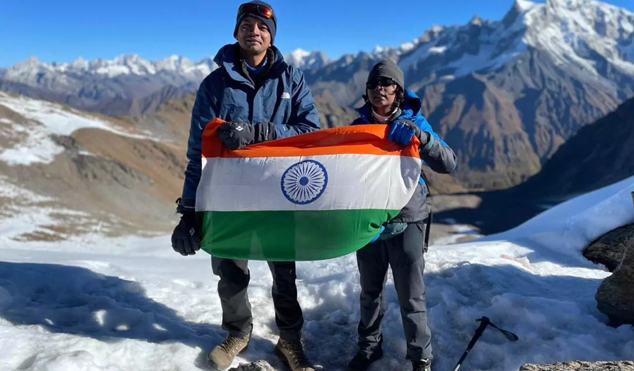 Mountaineer Ayush ने कांग यात्से चोटियों पर दोहरे प्रयास के साथ रिकॉर्ड बनाया