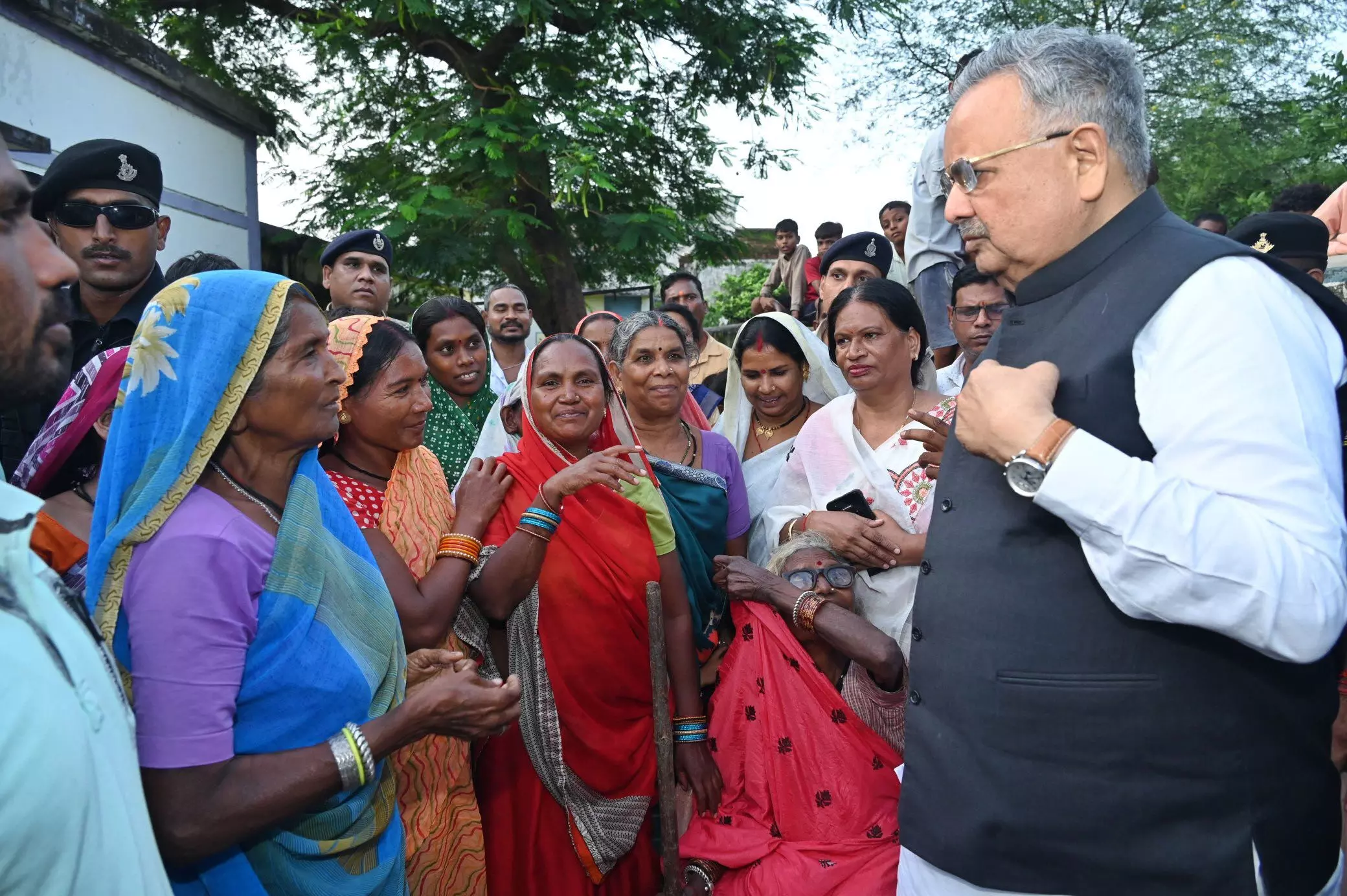 राजनांदगांव में विधानसभा अध्यक्ष रमन सिंह ने माताओं-बहनों से किया संवाद