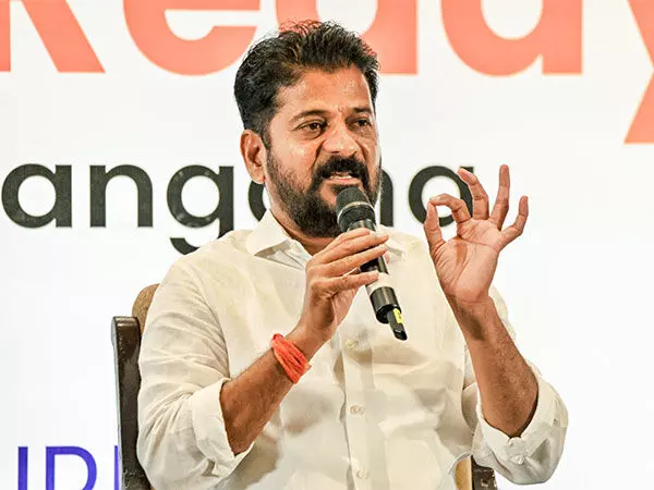 CM Revanth Reddy ने हैदराबाद में पुलिस अकादमी में पासिंग आउट परेड में भाग लिया