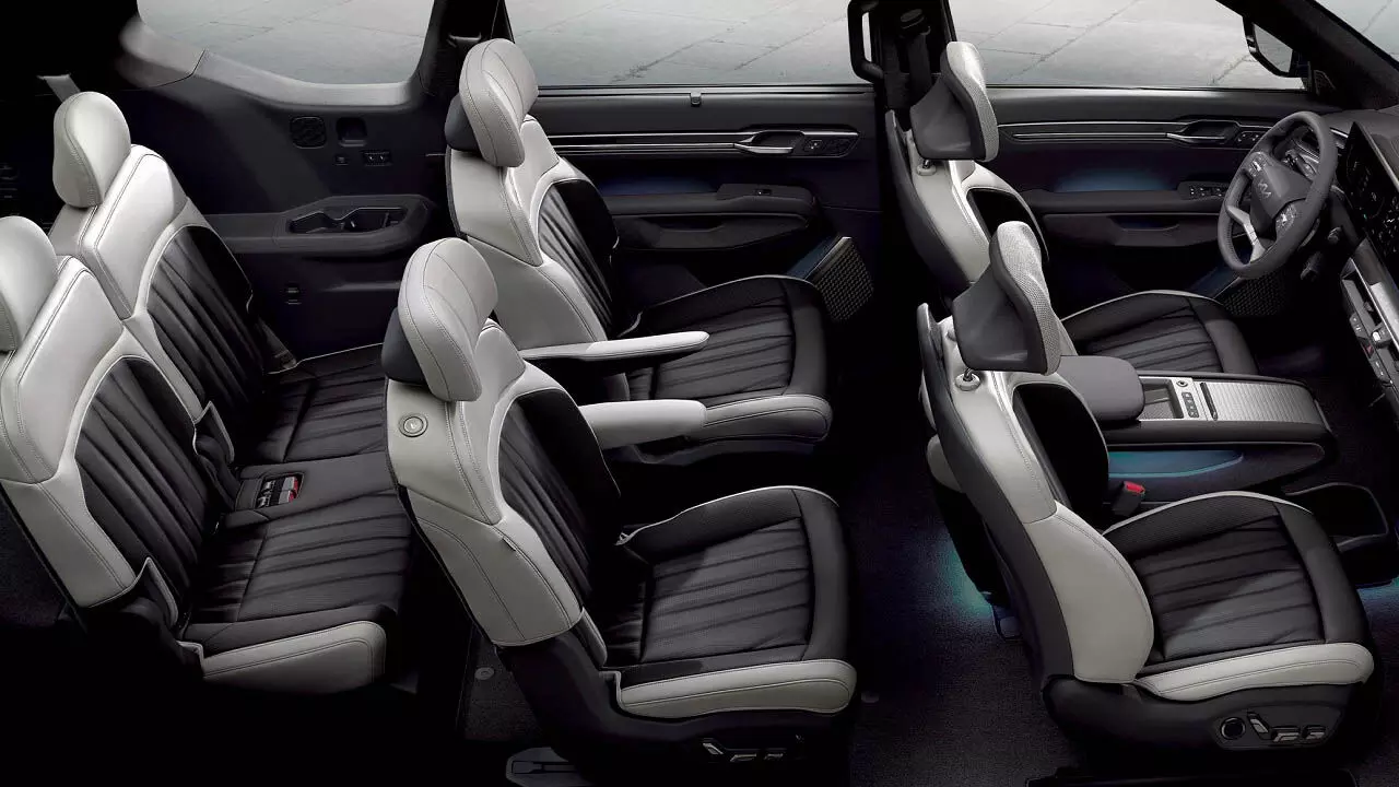 7-seater कार लॉन्च होते ही शोरूम में आ गई