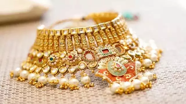 Gold price : भारत में आज सोने की कीमत में गिरावट आई