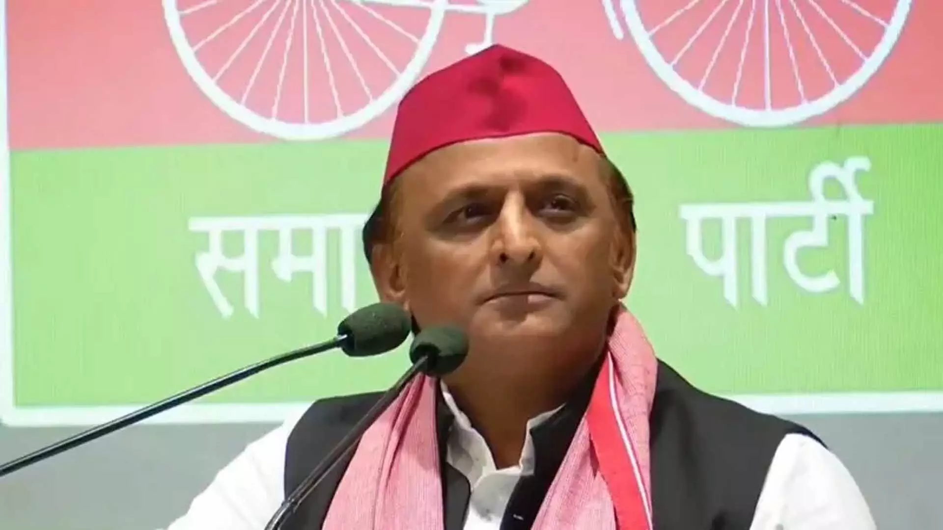 Akhilesh Yadav ने विवाद खड़ा किया, कहा हिंदू संतों और माफियाओं में कोई अंतर नहीं