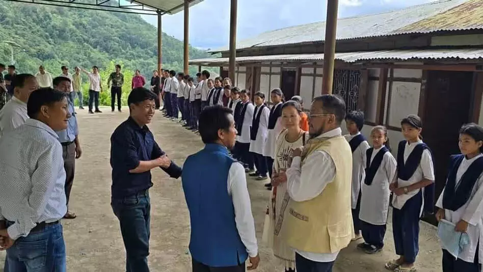 Arunachal के विधायक ने स्कूलों का निरीक्षण किया