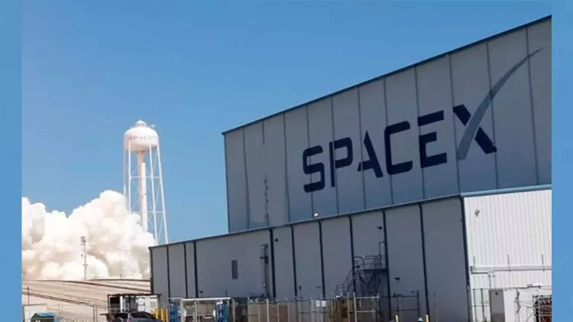 टेक अरबपति ने SpaceX कैप्सूल से पहली निजी स्पेसवॉक की शुरुआत की