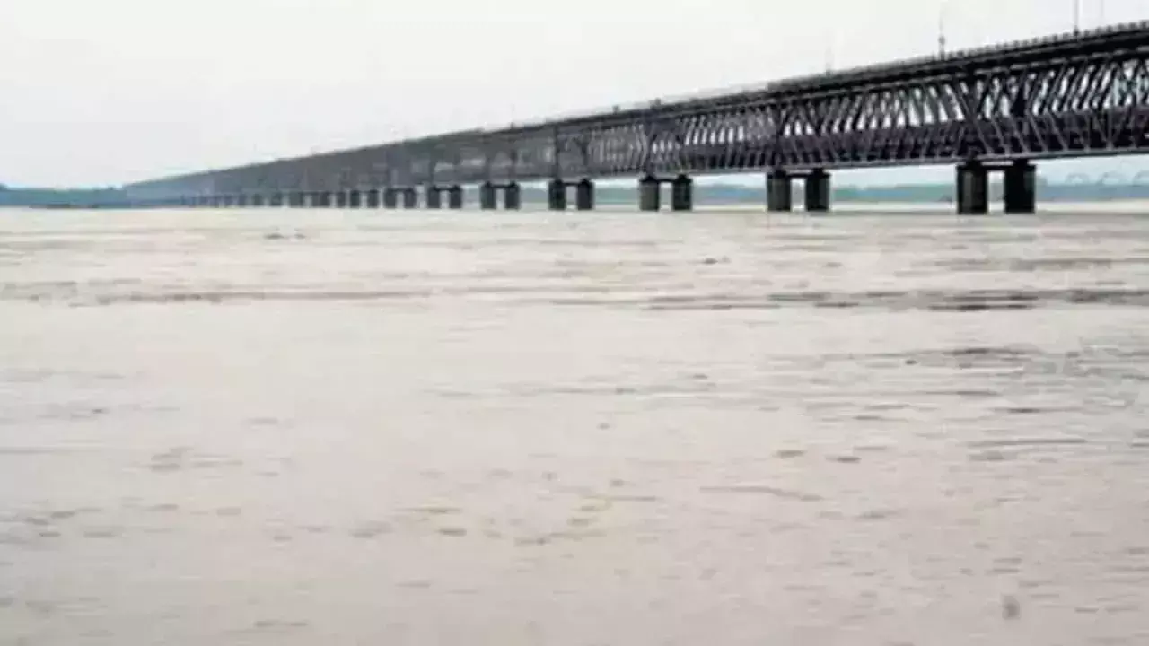 Godavari नदी की बाढ़ डोवलेश्वरम बैराज से कम हुई