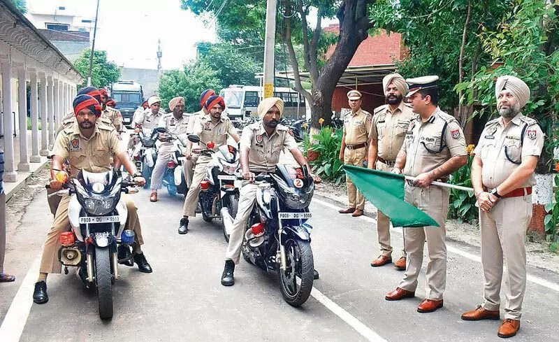 Jalandhar: पुलिस ने सार्वजनिक सुरक्षा में सुधार के लिए 14 बाइकों को हरी झंडी दिखाई