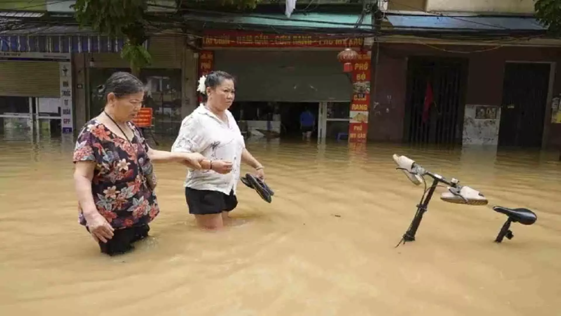 Vietnam में तूफान के कारण बाढ़ और भूस्खलन से मरने वालों की संख्या 199 हुई