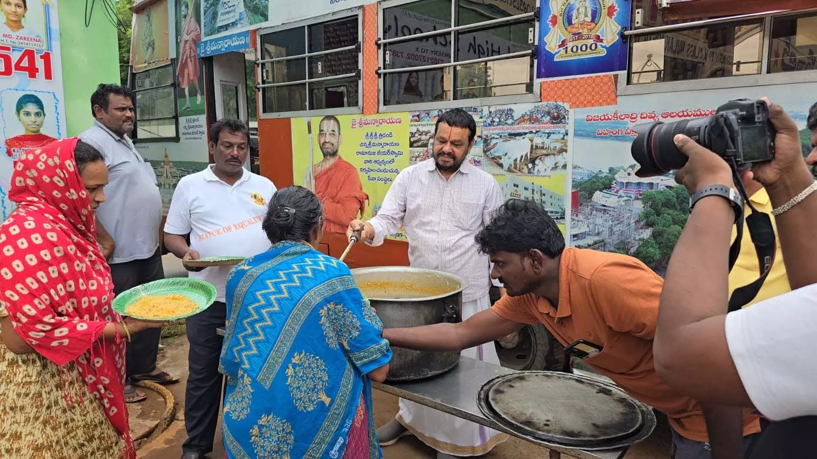 Andhra: सुनकोल्लू गांव ने बाढ़ पीड़ितों की मदद की पेशकश की